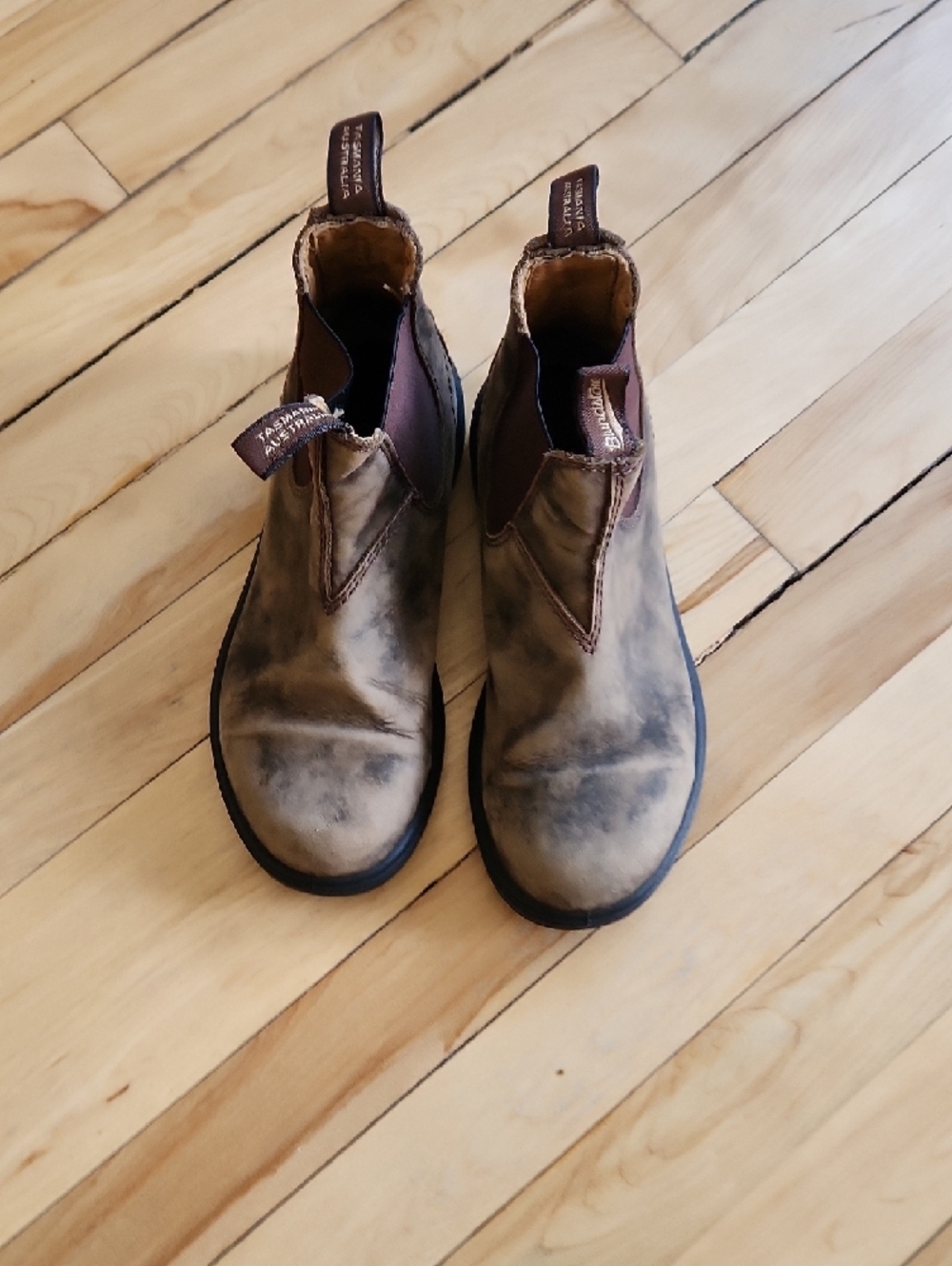 Blundstone Brown Distressed Leather Chelsea Ankle Boots - Picture 15 of 15